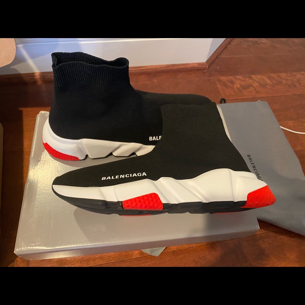 Black, white and red speed knitted high top sneak